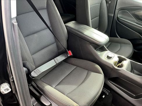 Used 2024 GMC Terrain SLE image 11