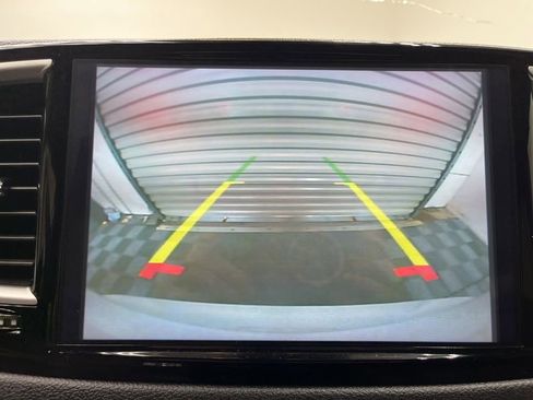 Used 2025 Chrysler Pacifica Select FWD image 13