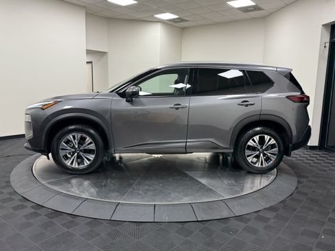 Used 2021 Nissan Rogue SV w/ Premium Package FWD image 4