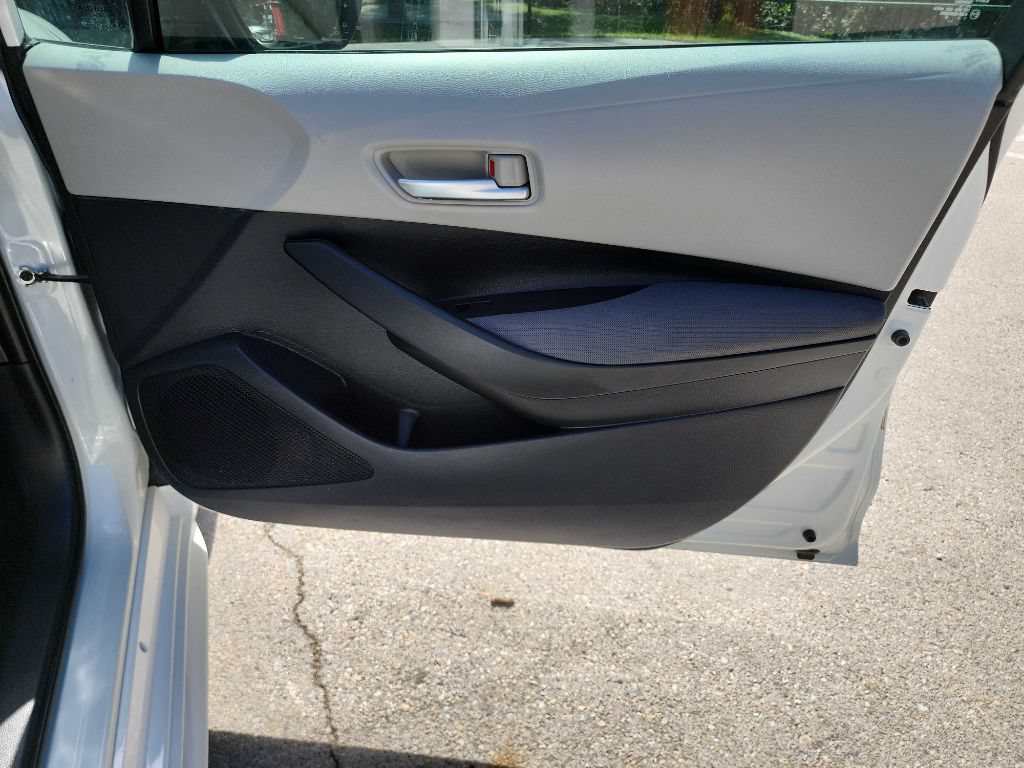 Used 2021 Toyota Corolla LE FWD image 30