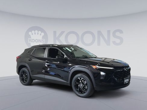 New 2026 Chevrolet Trax LT FWD image 2