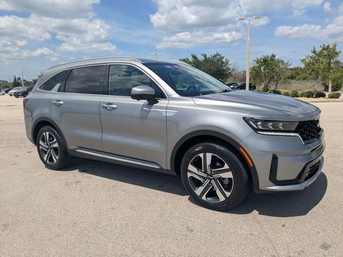 Certified 2023 Kia Sorento SX Prestige AWD/4WD image 2