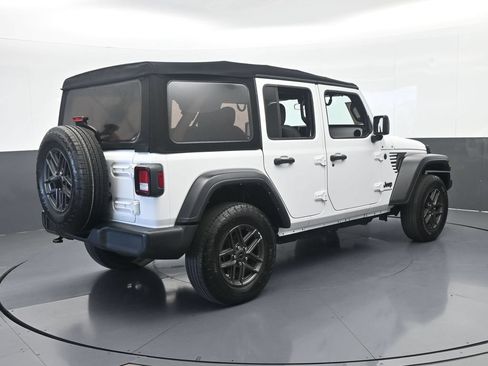 Used 2024 Jeep Wrangler Unlimited Sport AWD/4WD image 6