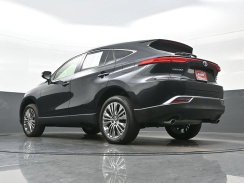 Used 2022 Toyota Venza XLE AWD/4WD image 13