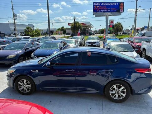 Used 2017 Kia Optima LX FWD image 4