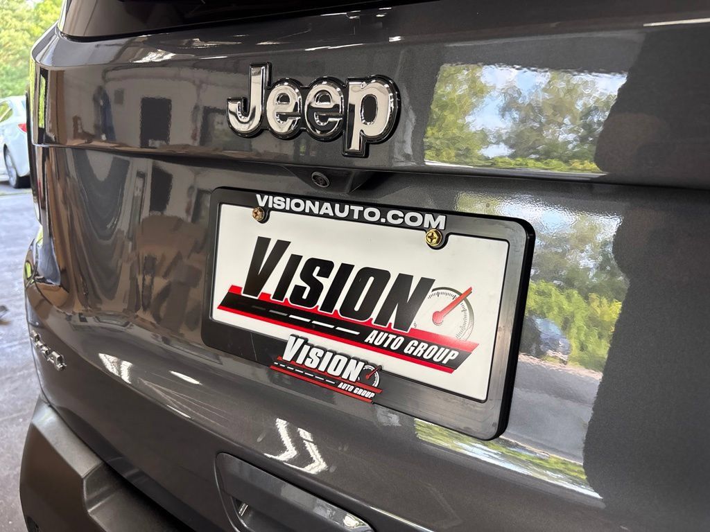 Used 2023 Jeep Renegade Latitude w/ Sun/Sound Group AWD/4WD image 12