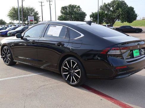 Used 2024 Honda Accord Touring image 9