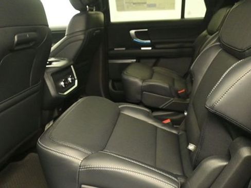 New 2026 Ford Expedition Platinum w/ Stealth Appearance Package AWD/4WD image 10