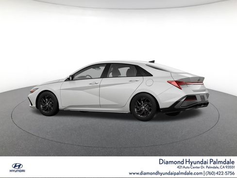 Certified 2024 Hyundai Elantra SEL FWD image 4