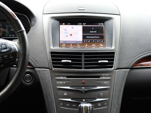 Used 2019 Lincoln MKT AWD image 16