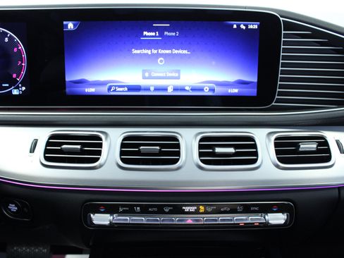 Used 2026 Mercedes-Benz GLS 450 4MATIC image 23