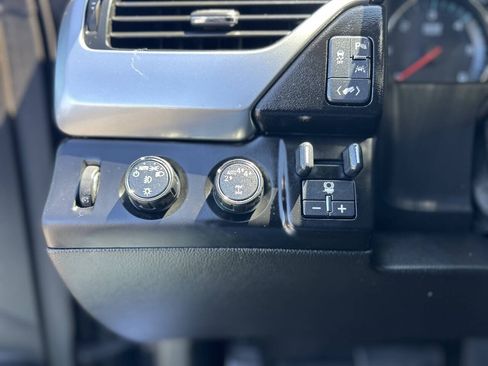 Used 2018 Chevrolet Tahoe LT w/ LT Signature Package AWD/4WD image 12