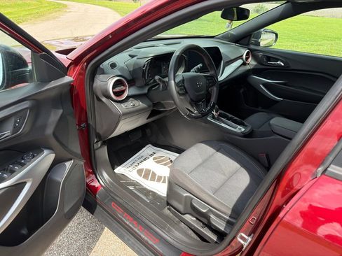 Used 2024 Chevrolet Trax RS w/ Driver Confidence Package FWD image 11