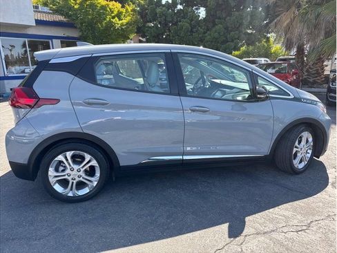 Used 2021 Chevrolet Bolt LT FWD image 17