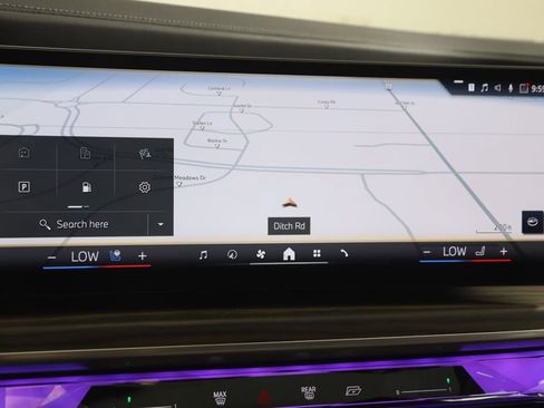 Used 2025 BMW 760i xDrive AWD/4WD image 9