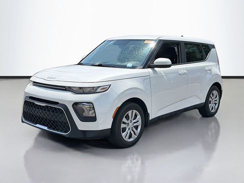 Used 2022 Kia Soul LX FWD image 2