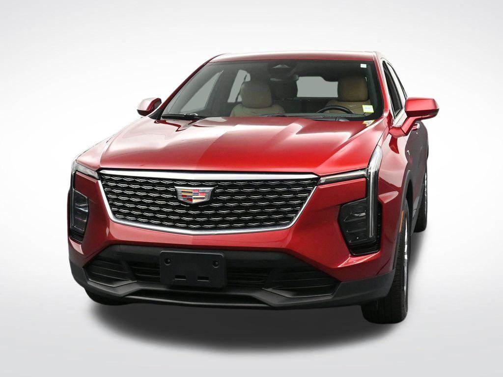 Used 2024 Cadillac XT4 Luxury w/ Cold Weather Package AWD/4WD image 8