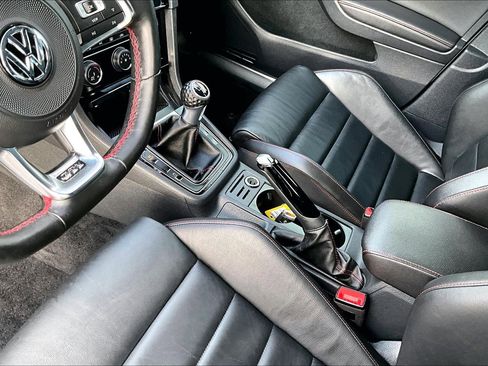 Used 2020 Volkswagen GTI SE image 16