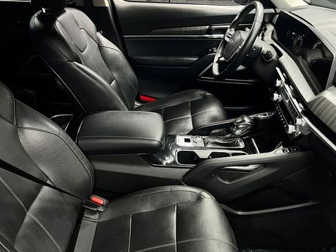 Used 2023 Kia Telluride EX w/ EX Captain's Chair Package AWD/4WD image 5