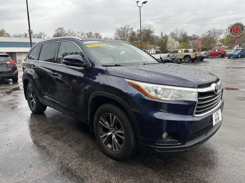 Used 2016 Toyota Highlander XLE AWD/4WD image 2
