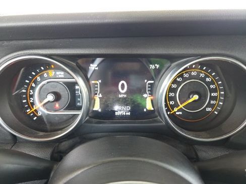 Used 2019 Jeep Wrangler Unlimited Sahara w/ Dual Top Group AWD/4WD image 15