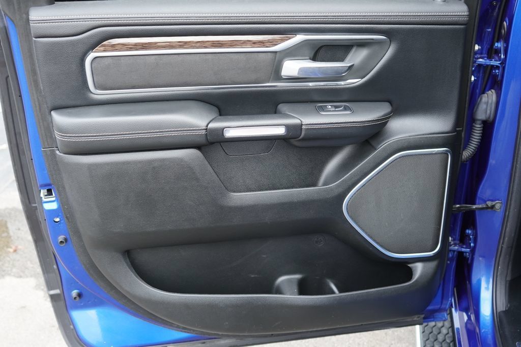 Used 2019 RAM 1500 Laramie AWD/4WD image 29