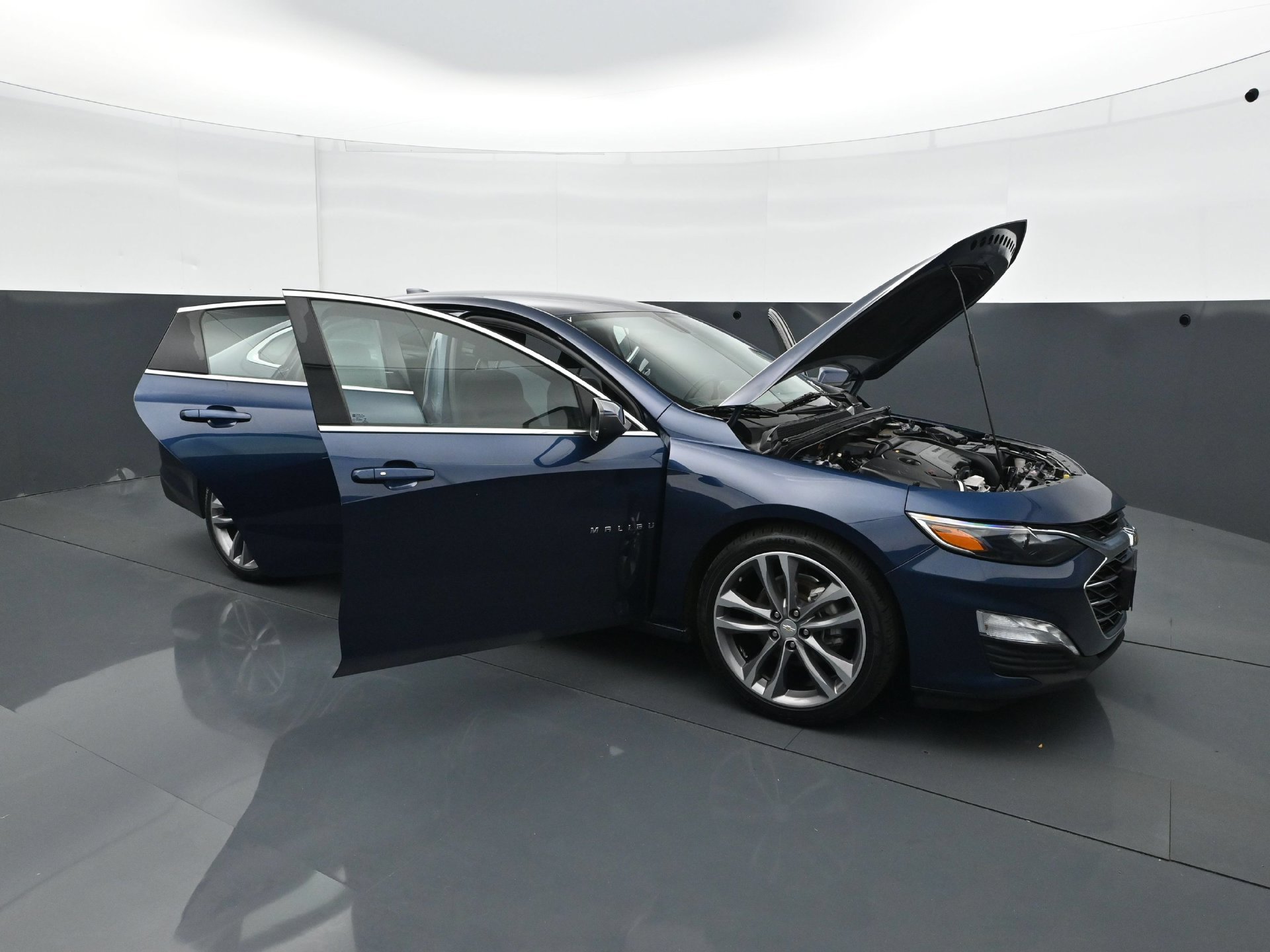 Used 2021 Chevrolet Malibu LT FWD image 36