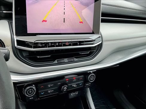 Used 2023 Jeep Compass Limited image 16