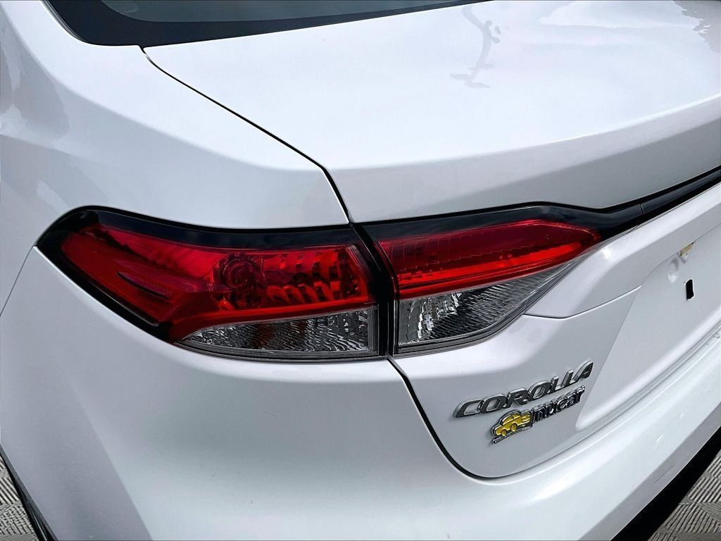Used 2025 Toyota Corolla LE FWD image 34