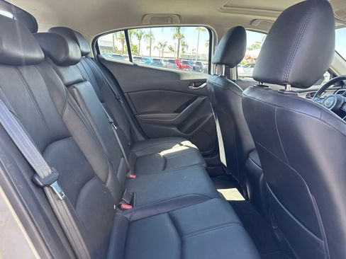 Used 2018 MAZDA MAZDA3 Touring FWD image 13