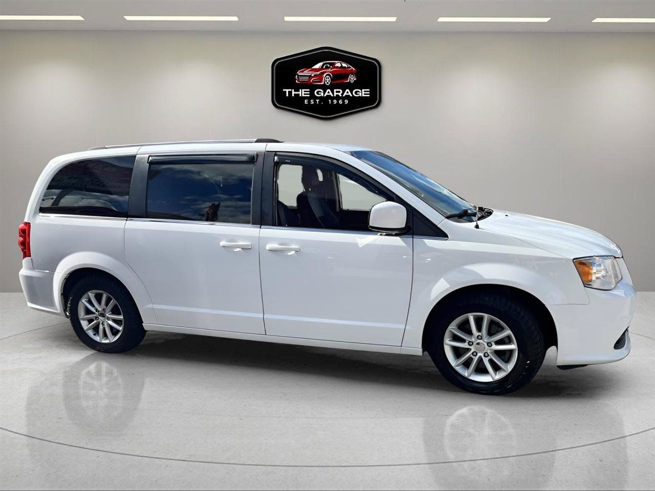 Used 2020 Dodge Grand Caravan SXT FWD image 3