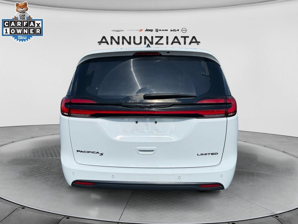 Used 2025 Chrysler Pacifica Limited FWD image 4