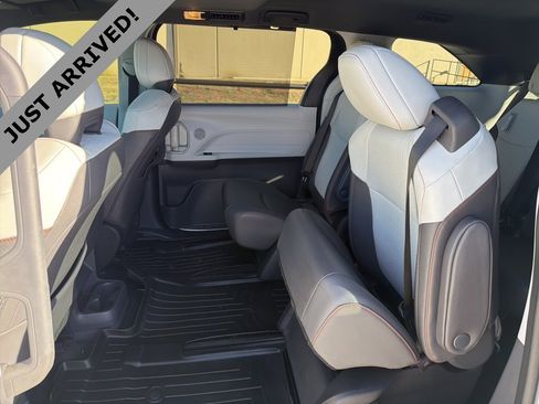 Used 2022 Toyota Sienna XSE image 10