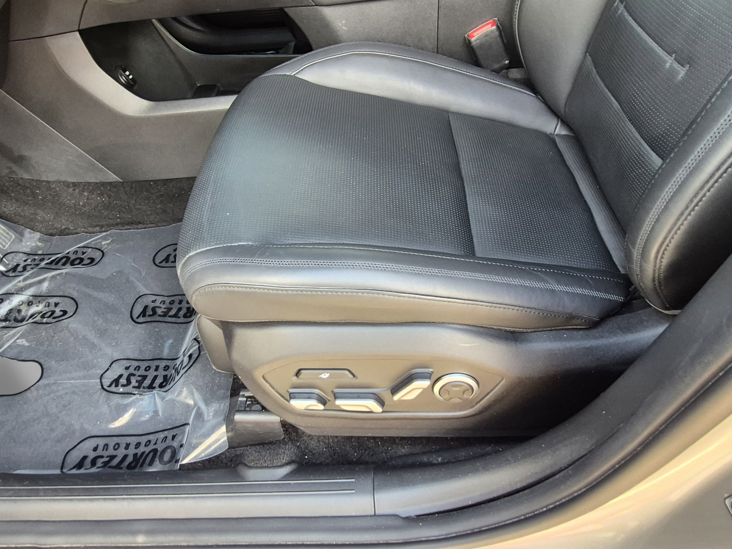 Used 2024 Hyundai Santa Fe Calligraphy AWD/4WD image 23