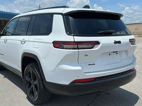 Used 2023 Jeep Grand Cherokee L Laredo AWD/4WD image 4