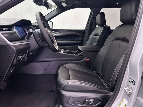 New 2025 Jeep Grand Cherokee Limited w/ Trailer Tow Package image 16