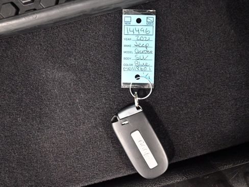 Used 2021 Jeep Cherokee Trailhawk AWD/4WD image 39
