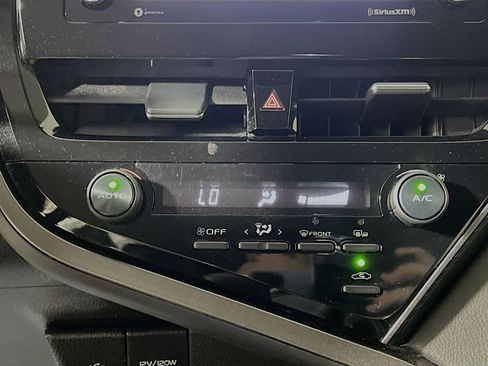 Used 2021 Toyota Camry SE w/ Convenience Package FWD image 26
