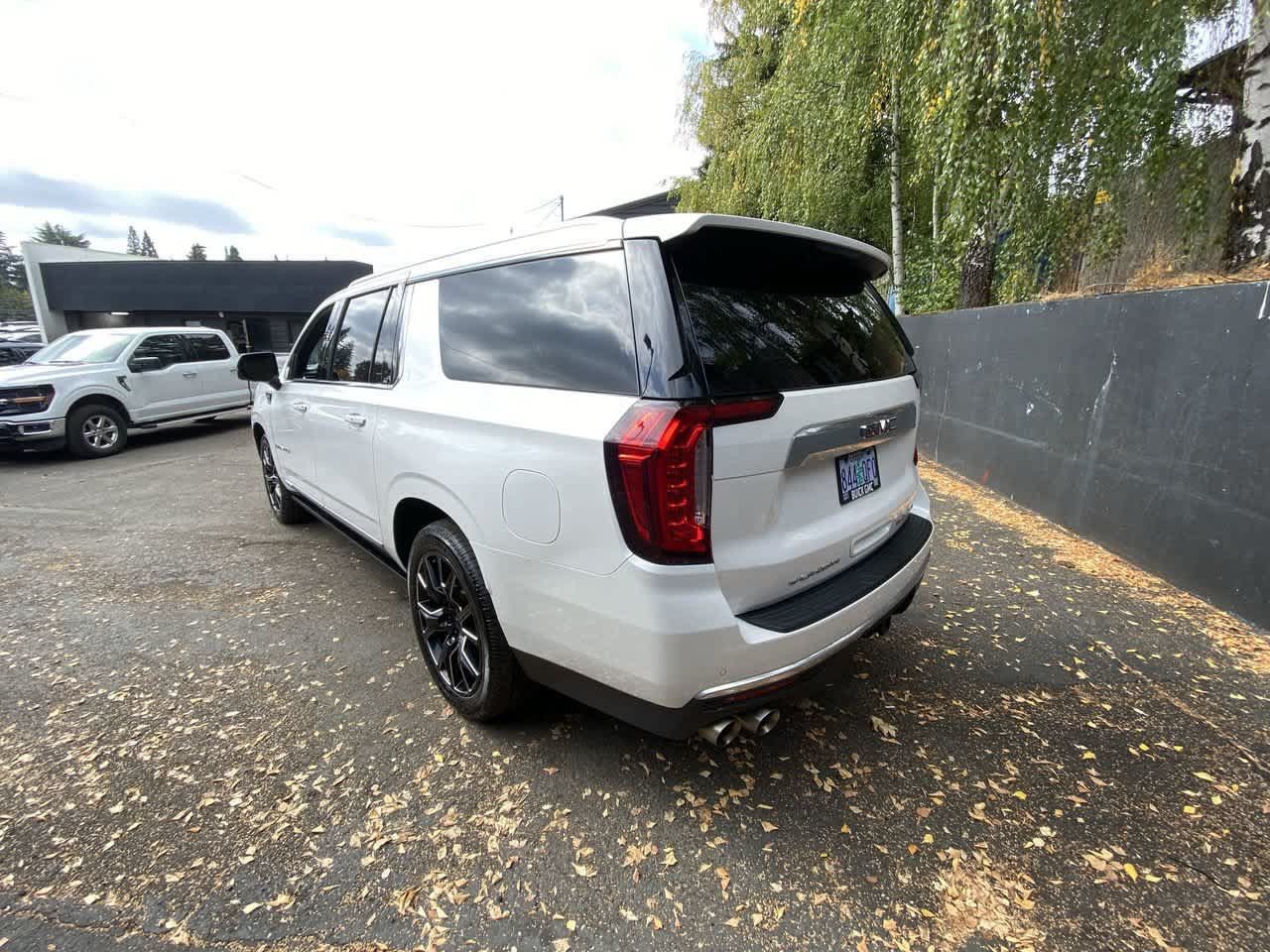Used 2021 GMC Yukon XL Denali w/ Denali Ultimate Package AWD/4WD image 4