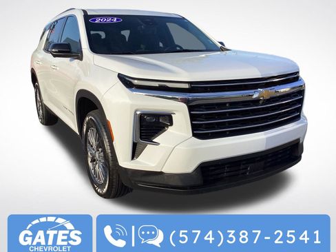 Used 2024 Chevrolet Traverse LT FWD image 1