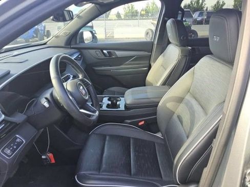 Used 2025 Buick Enclave Sport Touring AWD/4WD image 7