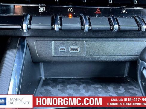 Used 2023 GMC Canyon Elevation w/ Elevation Premium Package AWD/4WD image 17