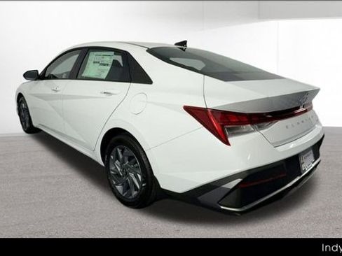 Used 2025 Hyundai Elantra Hybrid FWD image 6