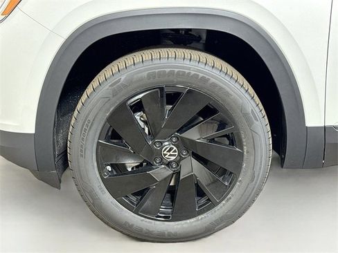 New 2026 Volkswagen Atlas SE image 18