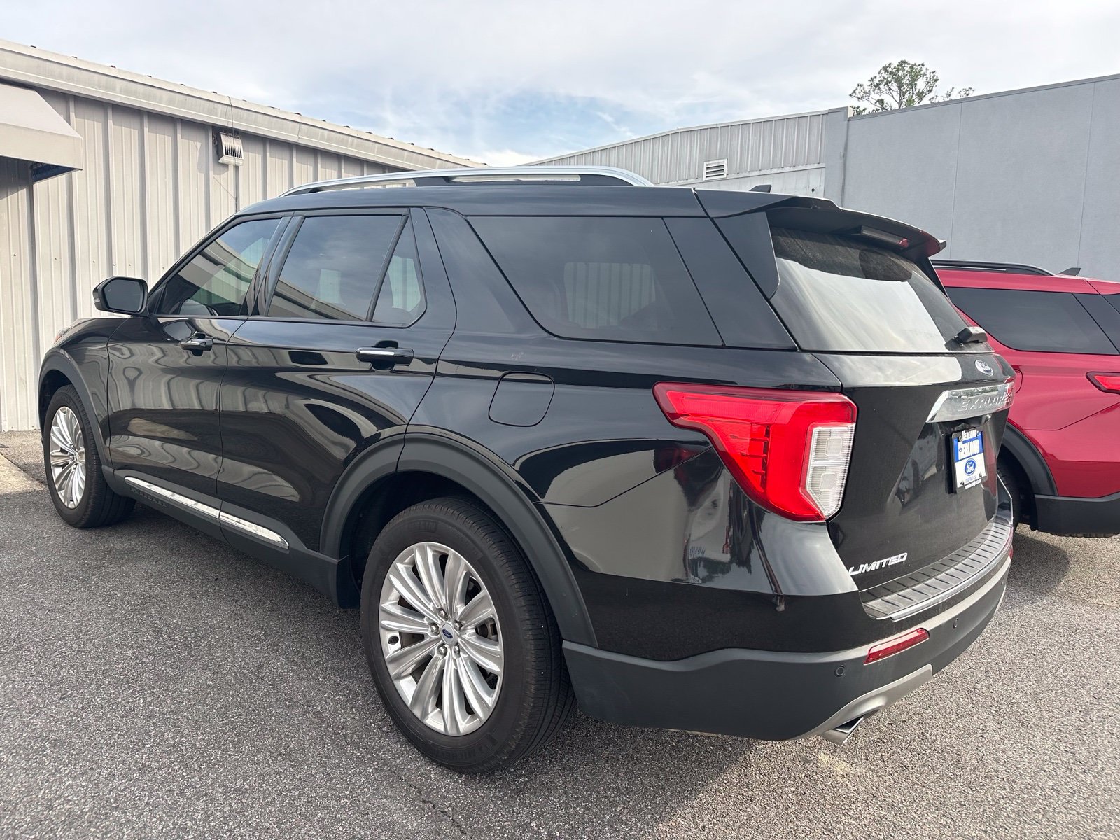 Used 2024 Ford Explorer Limited w/ Limited Technology Package RWD image 7
