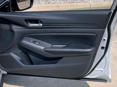 Used 2024 Nissan Altima 2.5 SV image 21