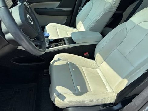 Used 2023 Volvo XC40 B5 Plus w/ Driver Assist Package AWD/4WD image 9