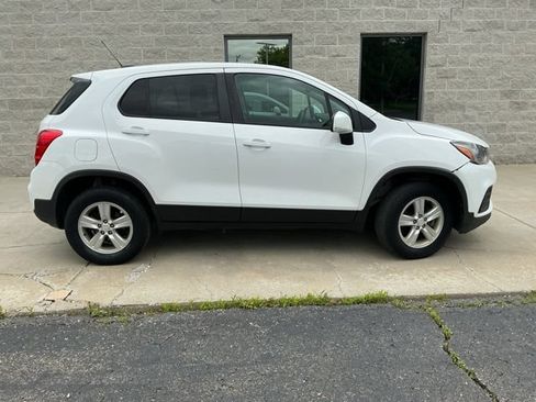 Used 2019 Chevrolet Trax LS w/ Tint and Cruise Package AWD/4WD image 8