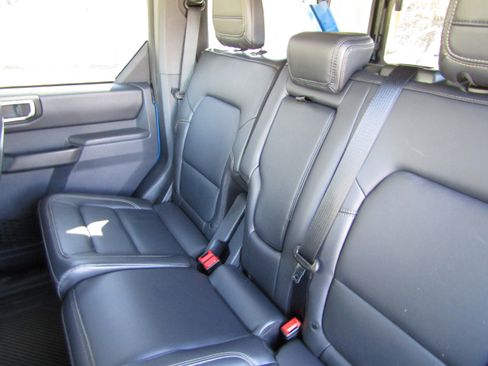 Used 2025 Ford Bronco Badlands image 33