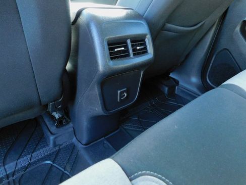 Used 2022 Chevrolet Equinox LT image 25